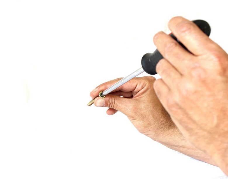 Meilleures techniques pour dévisser ou visser une vis à tête abîmée