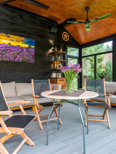 aménagement et décoration pour un espace extérieur réussi avec une Terrasse tropézienne