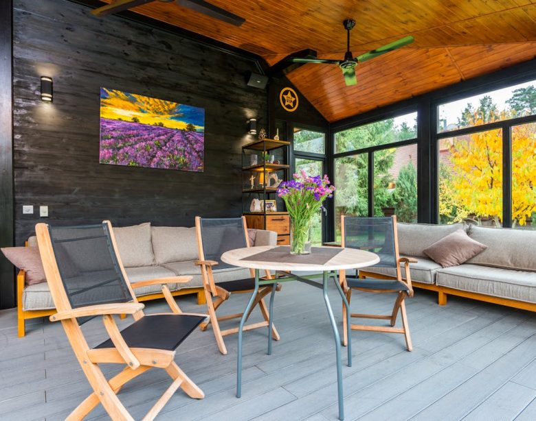 aménagement et décoration pour un espace extérieur réussi avec une Terrasse tropézienne