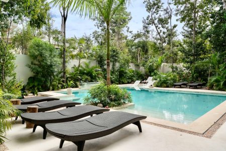 idées et conseils pratiques pour l'aménagement paysager autour d'une piscine